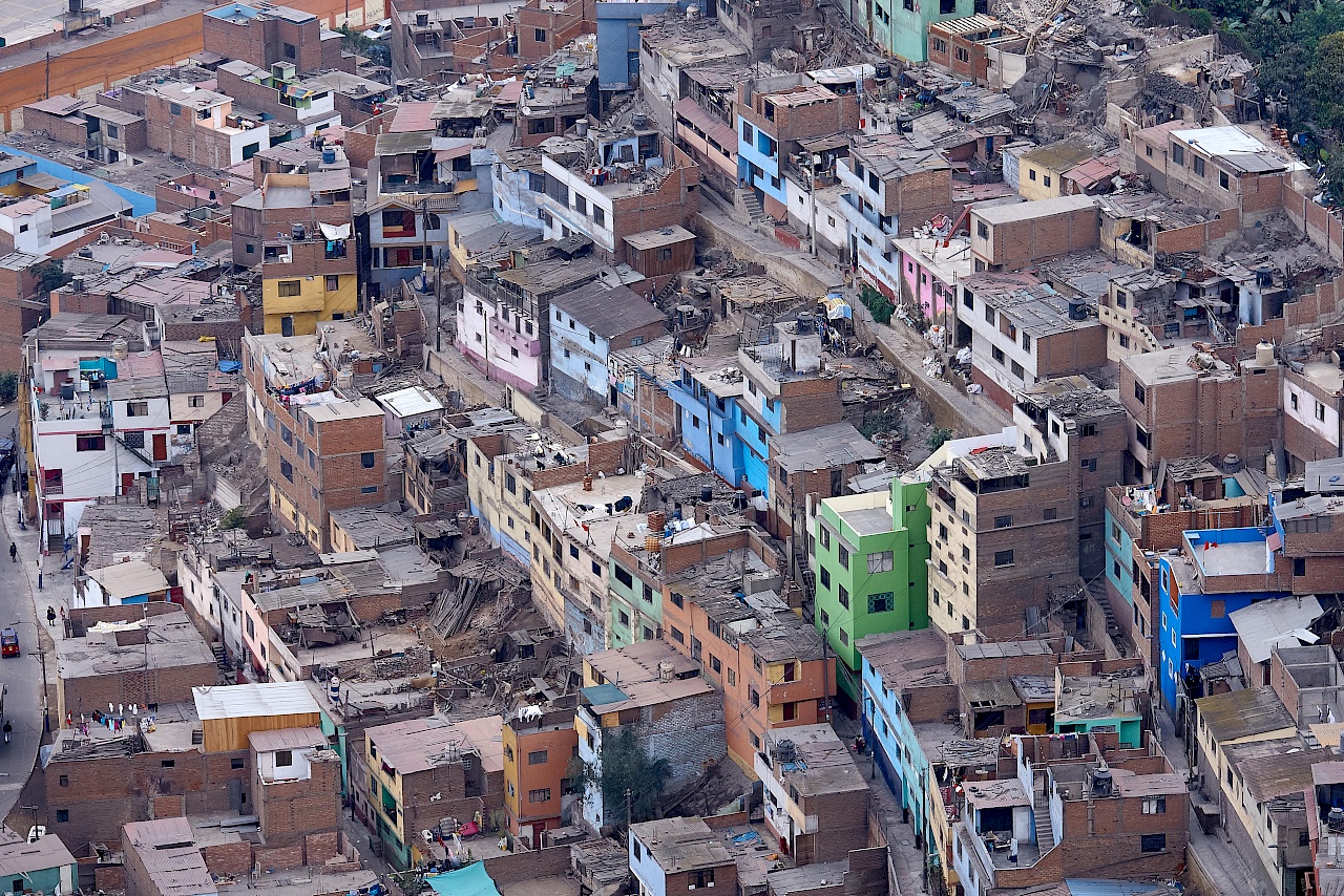 Blick vom Cerro San Cristobal auf die Armenviertel von Lima