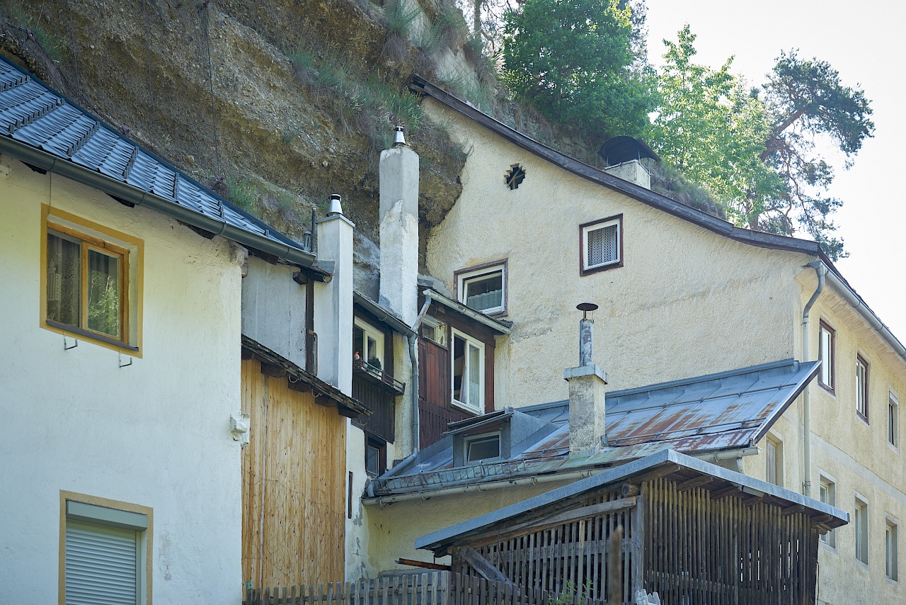 Rosengartenschlucht Imst Tirol - in Felswände eingearbeitete Häuser