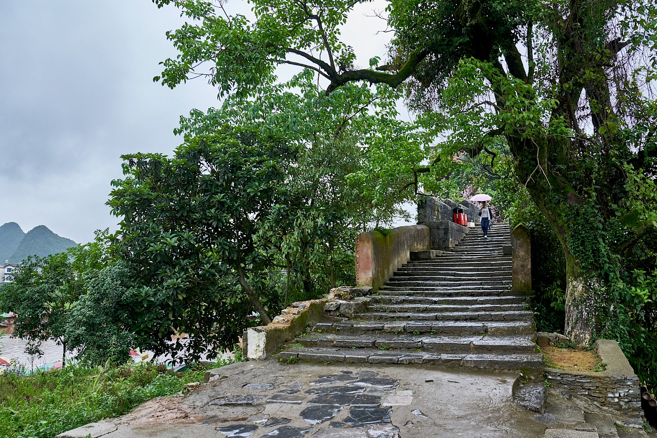 Treppe auf Yulong Bridge in Yangshuo