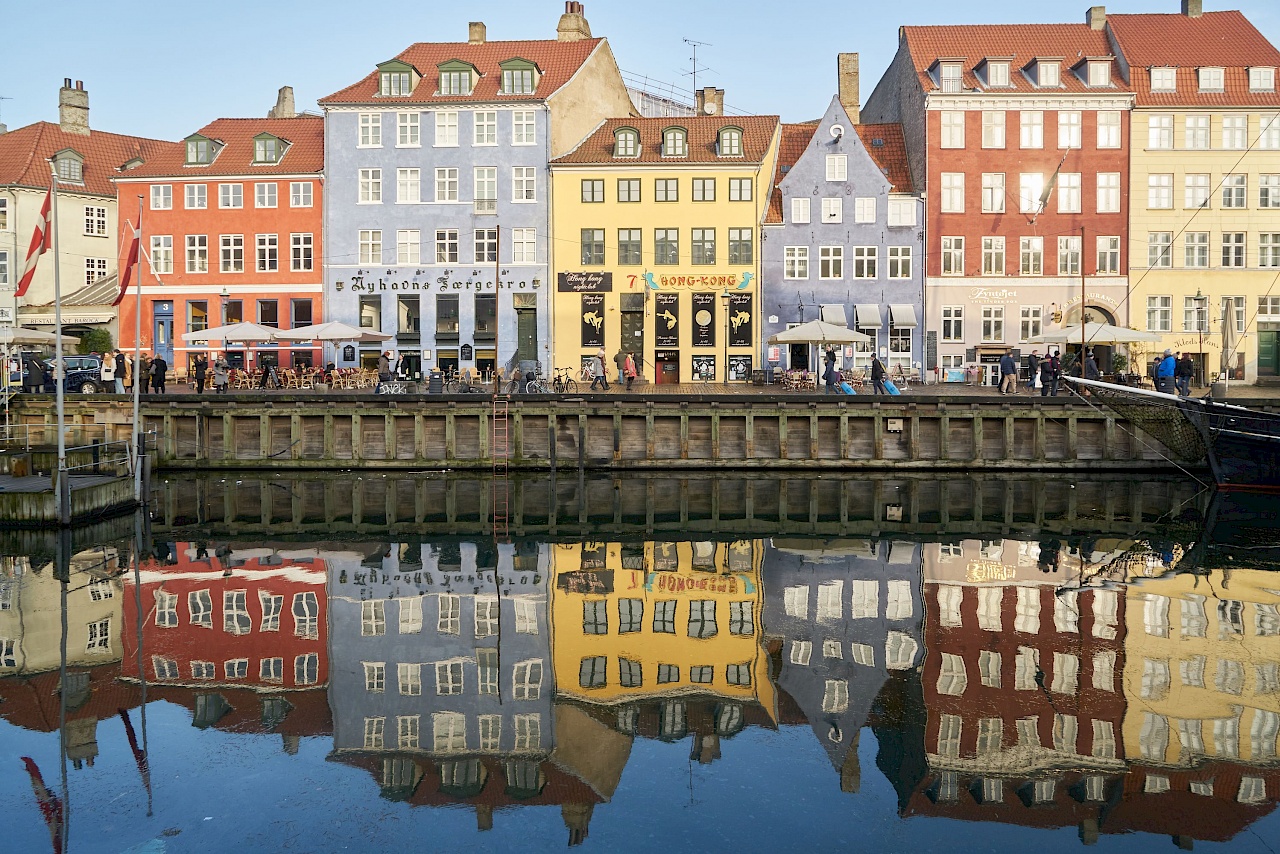 Die bunten Häuser am Nyhavn in Kopenhagen (Dänemark)