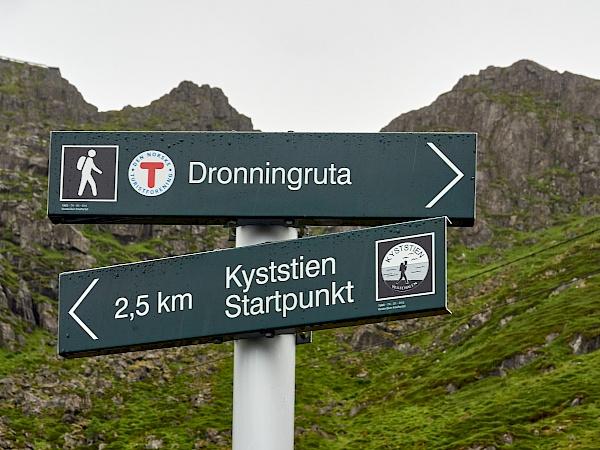 Beschilderung auf der Wanderung auf der Dronningruta in Norwegen