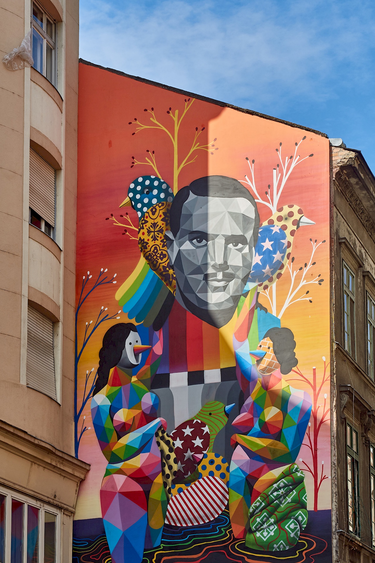 Street art in Budapest - Mural von Okuda San Miguel