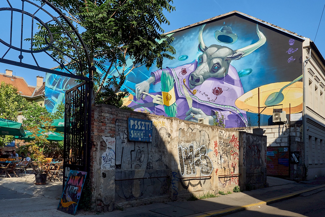 Street art in Budapest - Mural von TransOne und Fat Heat