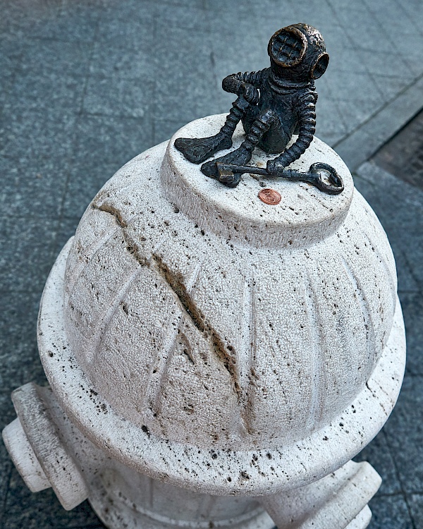 Mini-Skulptur des Tauchers in Budapest