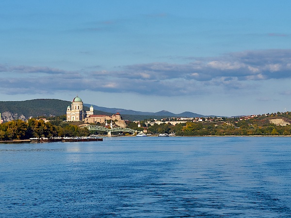 Blick auf Esztergom während der Donau-Flusskreuzfahrt mit VIVA Cruises