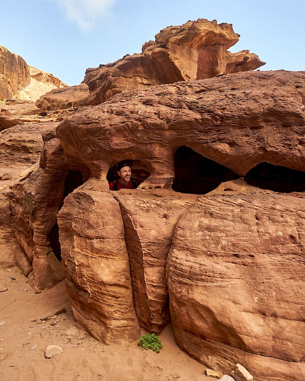 Kleine Höhlen auf dem Hintereingang nach Petra (Jordanien)