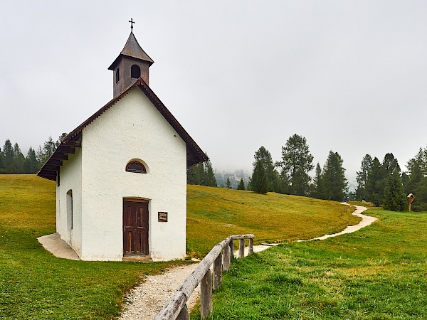 Kleine Kirche am Beginn der Wanderung