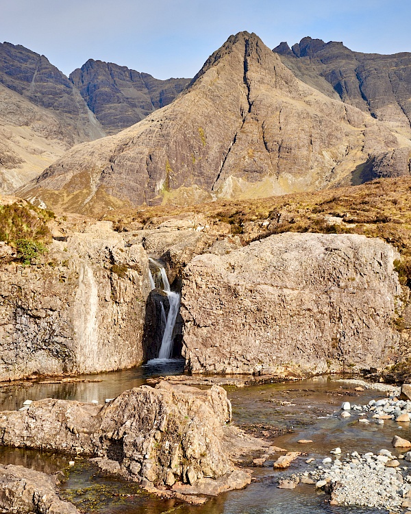 Wasserfälle bei den Fairy Pools auf der Isle of Skye (Schottland)