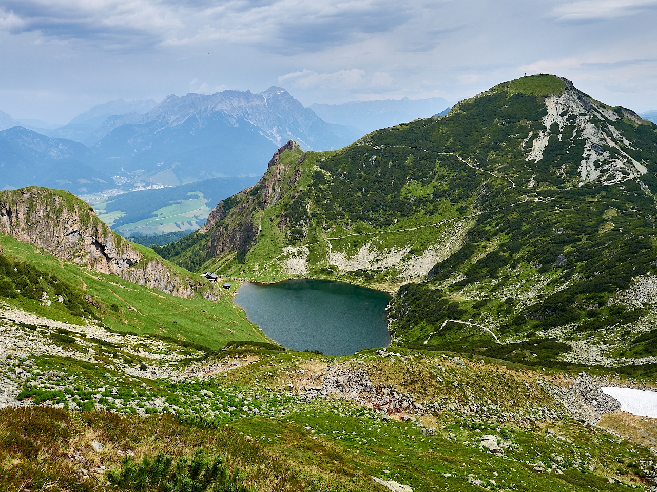 Blick auf den Wildsee vom Weg 5a beim Abstieg vom Wildseeloder