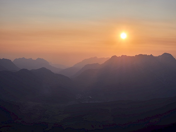 Sonnenaufgang auf der Henne im Pillerseetal