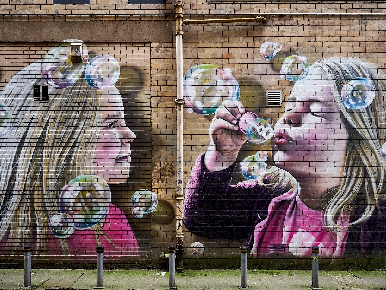 Street Art in Glasgow - Bubbles (Rogue / Art Pistol)