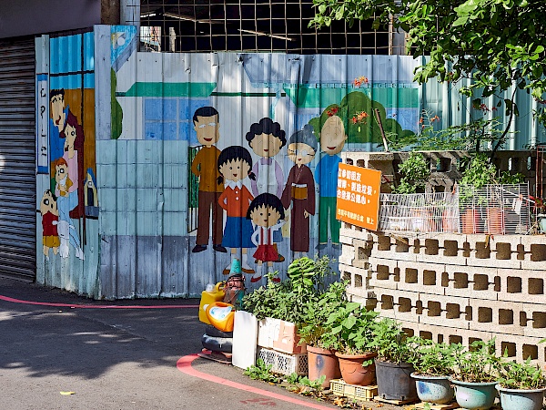 Crayon Shin-Chan (links) in der Painted Animation Lane in Taichung (Taiwan)