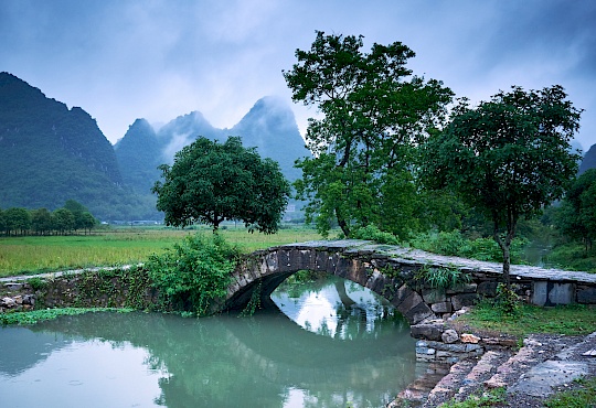 dsc05866-china-yangshuo-oldest-bridge-2017-littlediscoveries_net.jpg