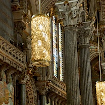 Die Basilika Notre-Dame de Fourvière in Lyon von innen