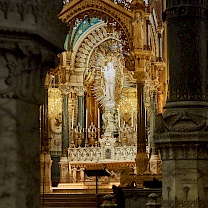 Die Basilika Notre-Dame de Fourvière in Lyon von innen