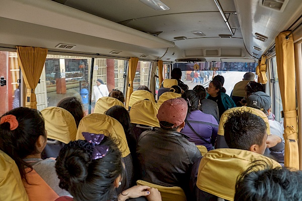 Ein voller Wagen zum Weg auf den Cerro San Cristobal