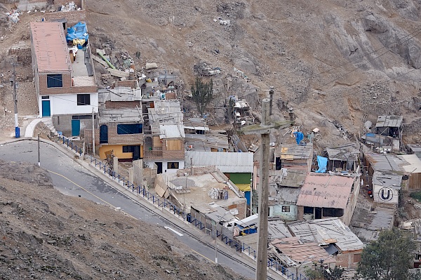 Kurvige Fahrt auf dem Weg zum Cerro San Cristobal