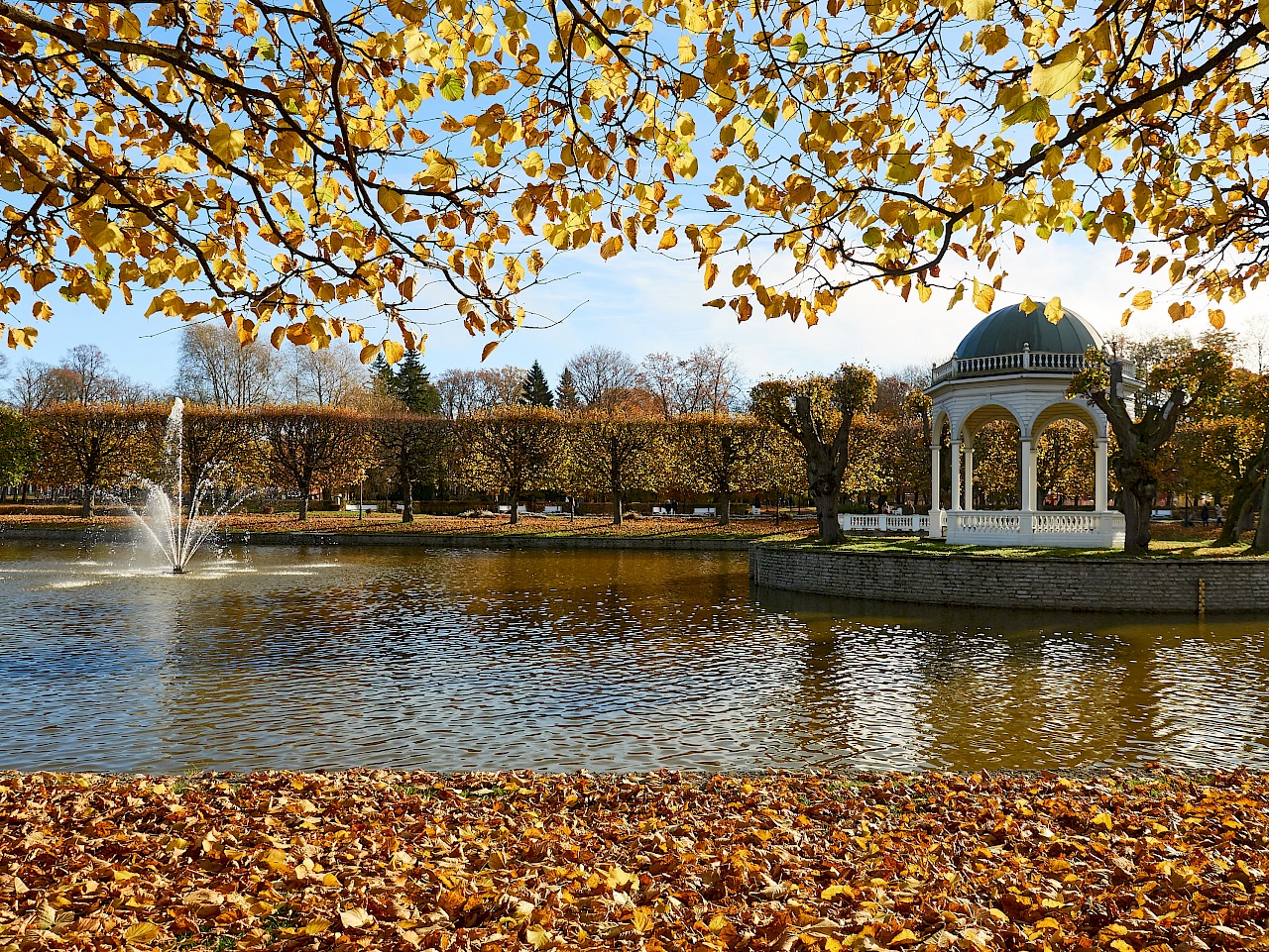 Teich im Kadriorg Park in Tallinn