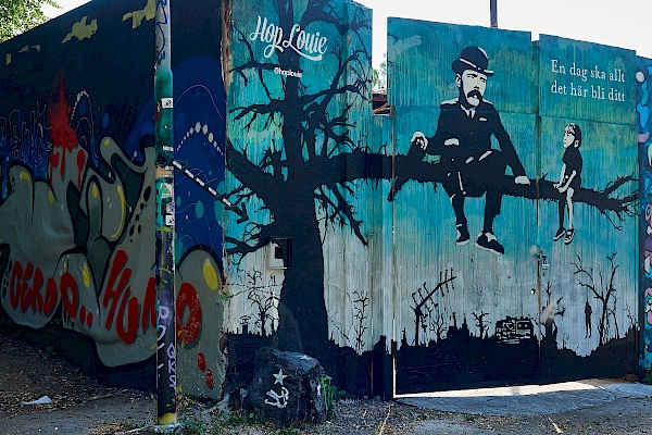 Graffiti von Hop Louie am Anfang der Graffiti Wall of Fame in Stockholm