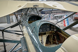 Blick in ein historisches Cockpit