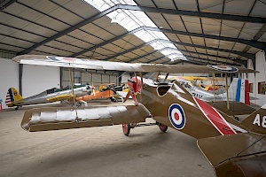 Blick in einen der Hangars