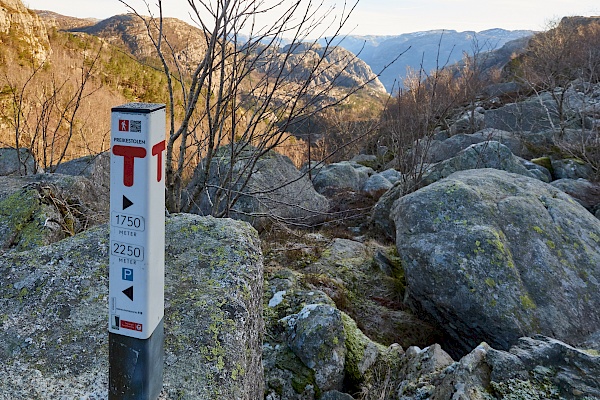 Wegweiser auf der Wanderung