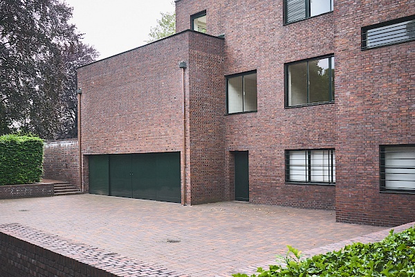 Blick auf die Garage von Haus Esters