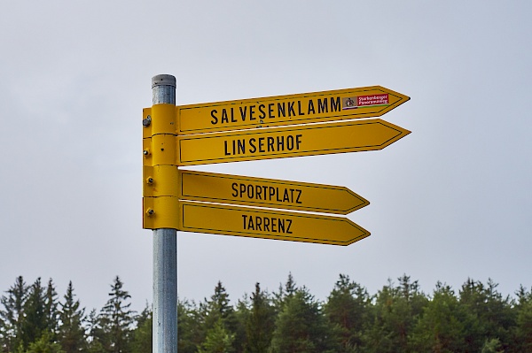 Wegweiser auf dem Starkenberger Panoramaweg