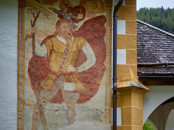 Malerei an der Außenfassade der St.Vigil-Kirche