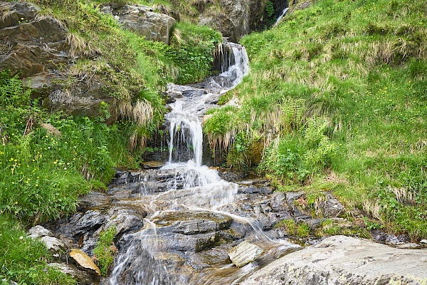 kleine Wasserfälle auf dem Weg nach Rimella