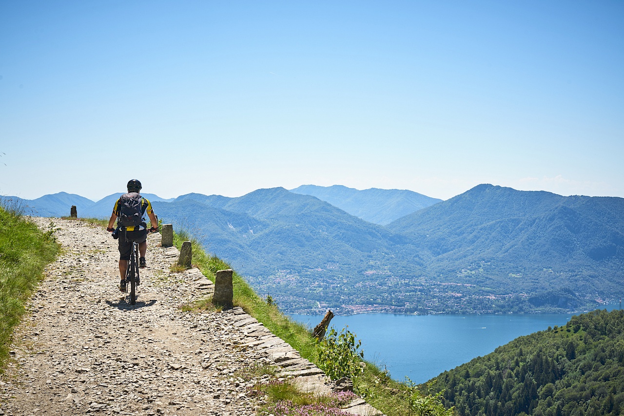 Linea Cadorna über dem Lago Maggiore