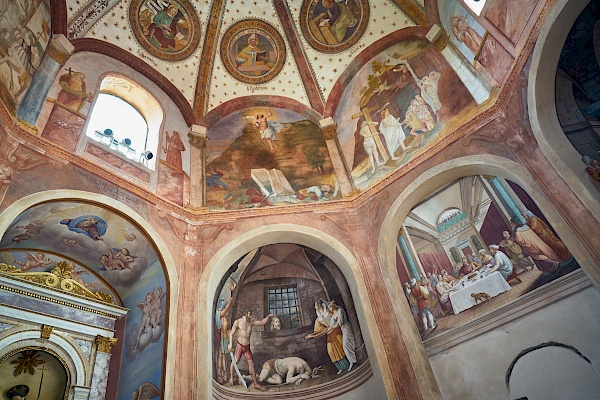 Malerei im Baptisterium in Baveno