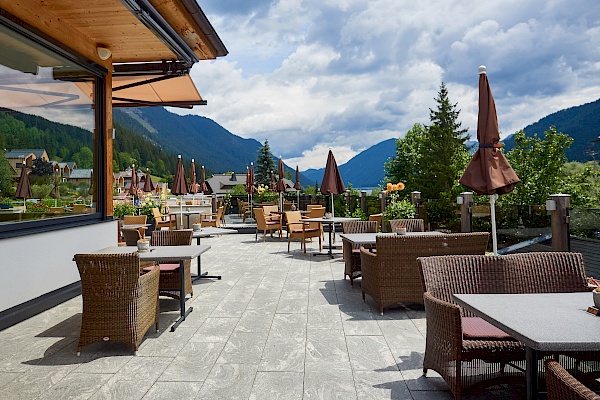 Terrasse mit See-Blick des Rigitnig-Hotels