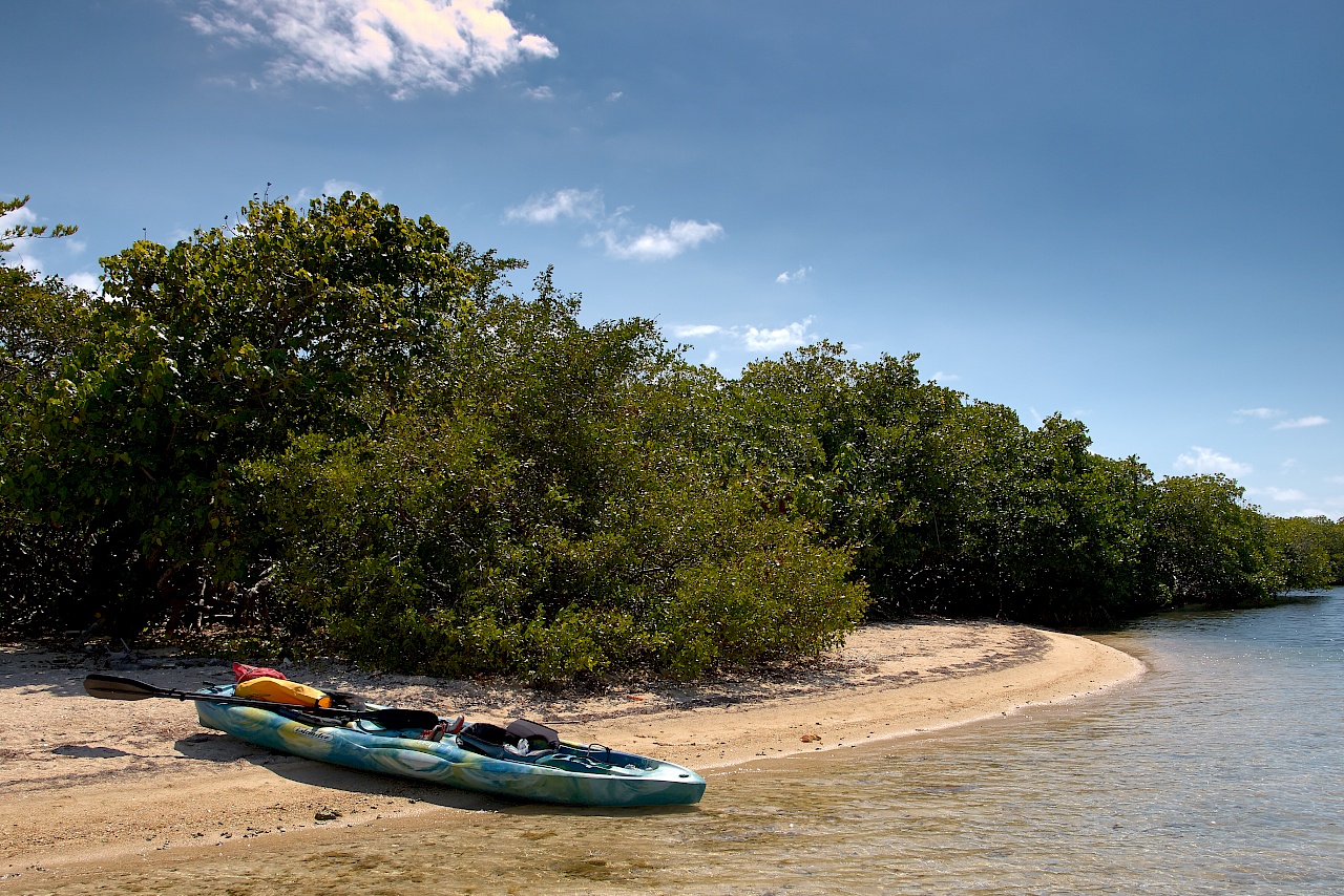 Strand und Kajak auf Gilligan's Island