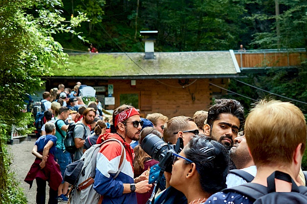 Lange Schlange vor der Partnachklamm