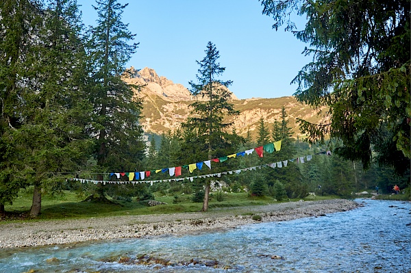 Tibetanische Fahnen an der Partnach