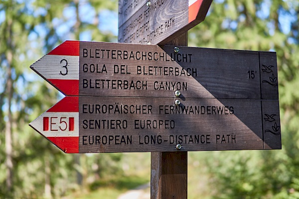 Wegweiser zur Bletterbachschlucht