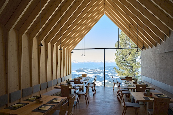 Oberholz Hütte im Skigebiet Obereggen Latemar