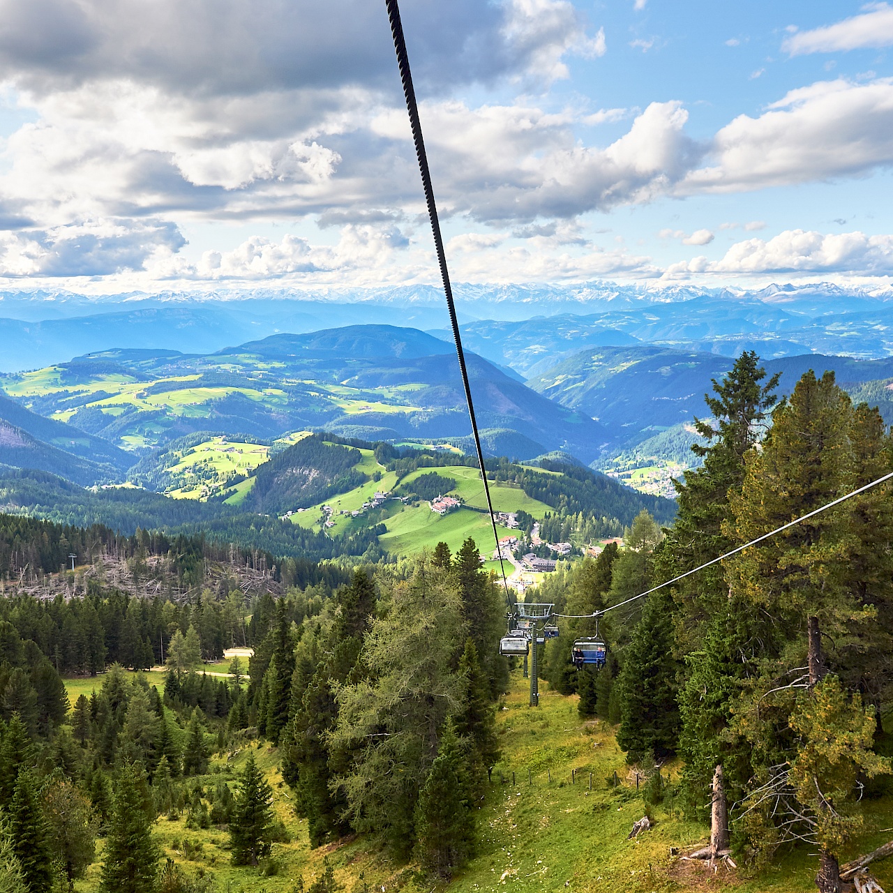 Blick vom Panoramalift bergab ins Tal