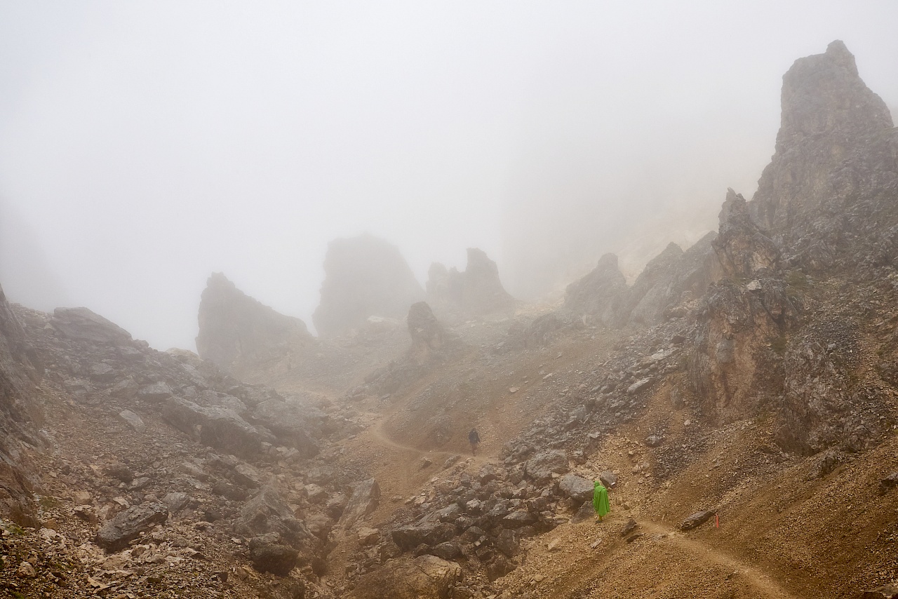 Wandern im Nebel im Latemar