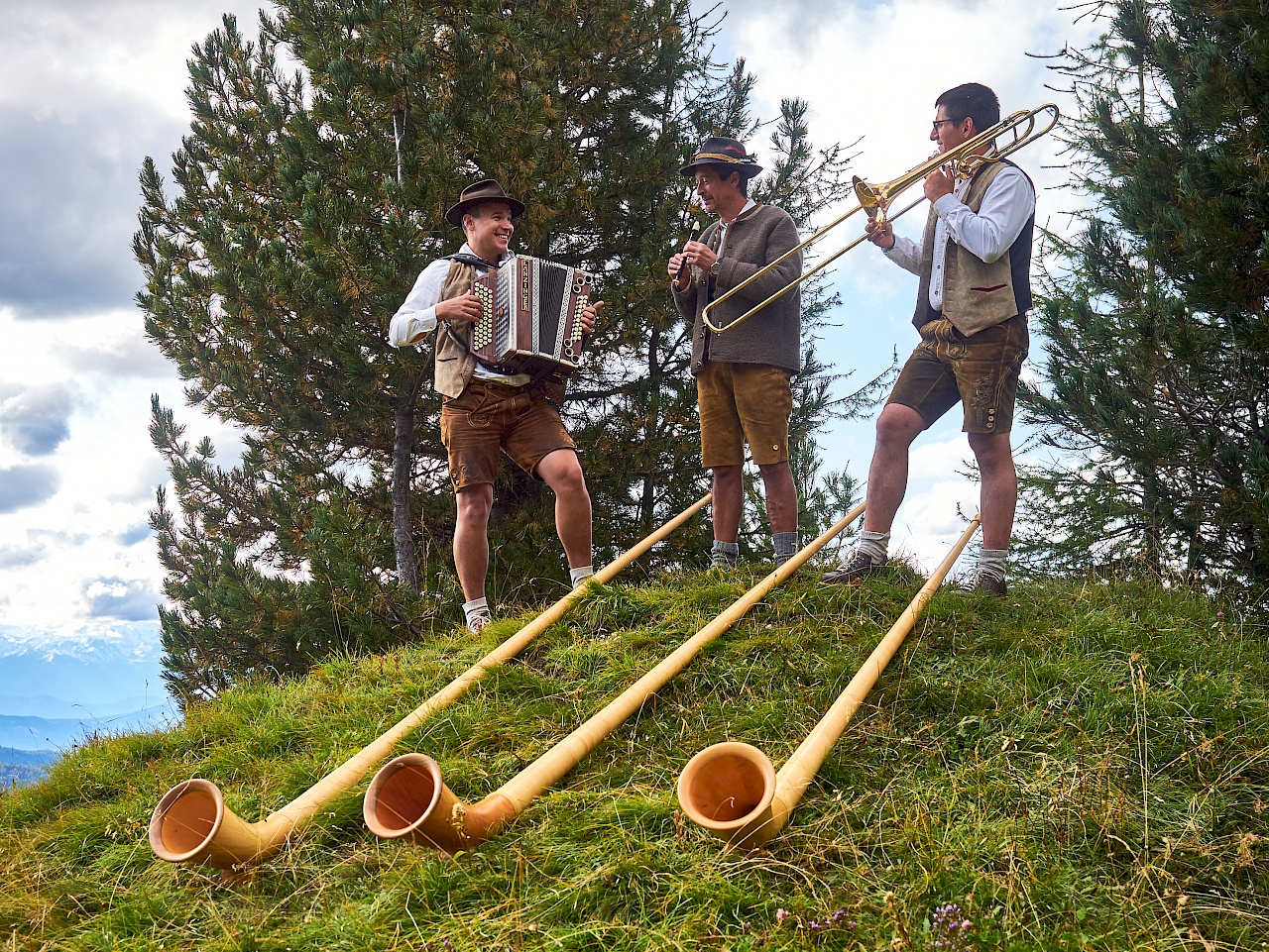 Latemar.Aperitivo - Alphorn-Bläser im Latemarium