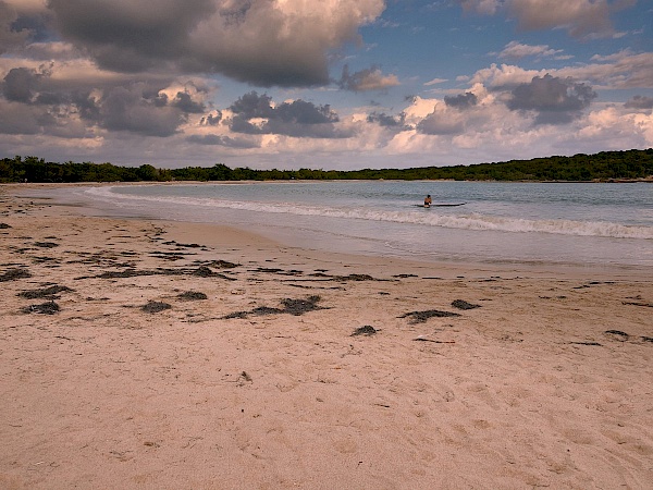 Surferin am Strand La Playuela