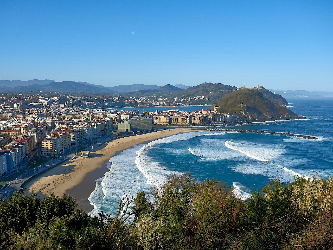 Blick auf den Playa de la Zurriola