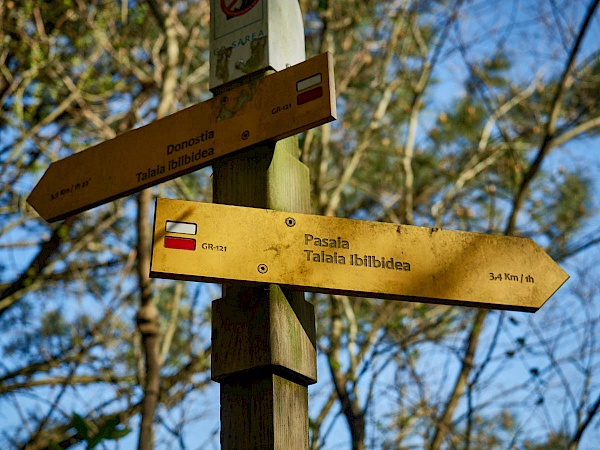 Beschilderung auf dem Weg nach Pasaia