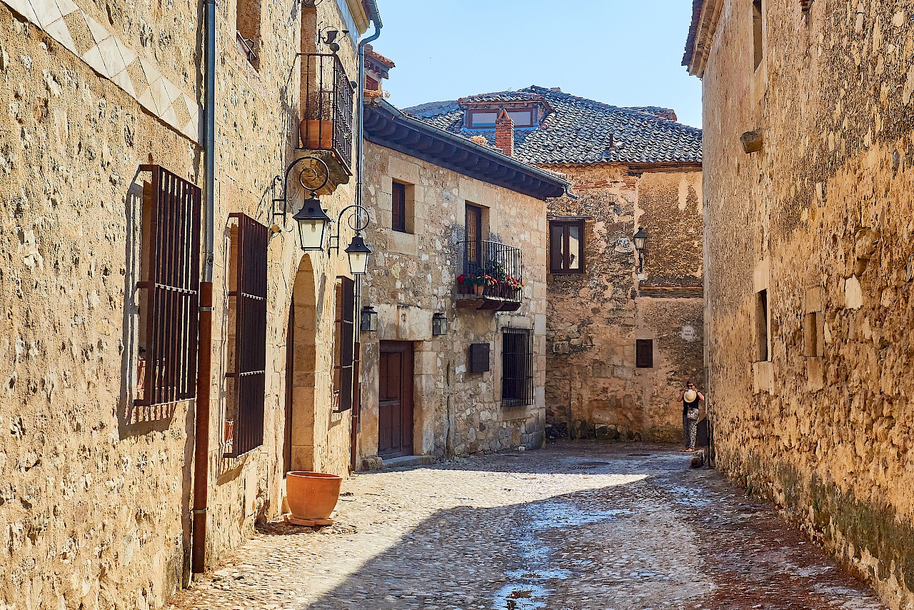 Straße in Pedraza (Spanien)