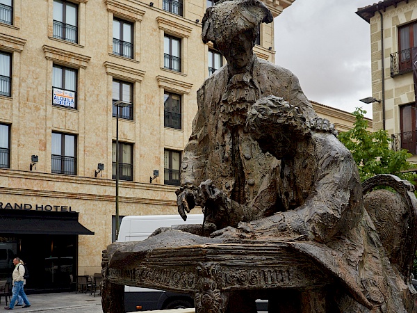 Monumento a Alberto Churriguera y al Conde Francos in Salamanca