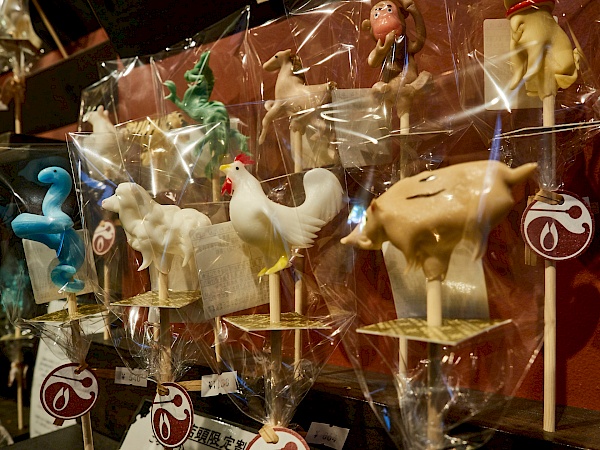 Eine große Auswahl an Zuckerfiguren in Ame-zaiku Yoshihara in Tokyo