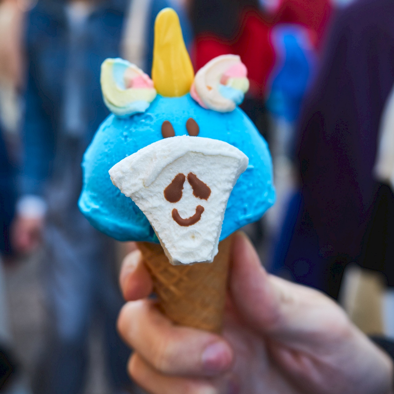 Einhorneis aus Eiswelt Gelato in Tokyo