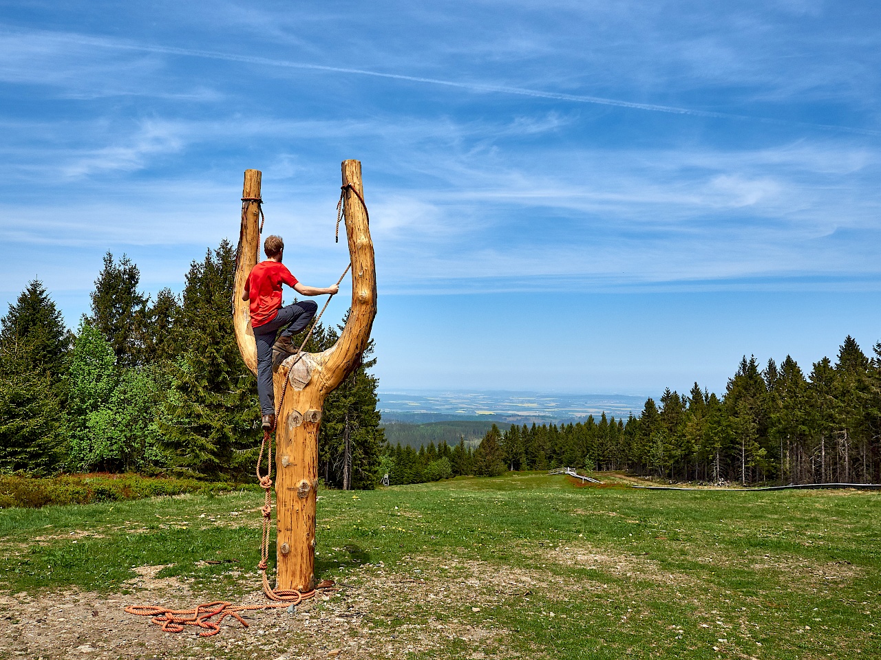 Ein besonderer Aussichtspunkt auf dem Bocksberg - eine hölzerne Zwille