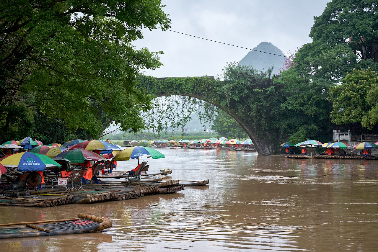 Blick auf die Yulong Bridge